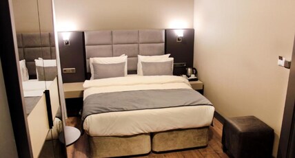 Frt Airlines Otel Room Type - Economy King Room