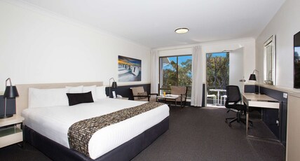 Best Western Plus Apollo International Hotel Room Type - 1 King Bed, Non-Smoking, Superior Room, Wi-Fi, King Split Bed, In House Movies Best Western Plus Apollo International Hotel Room Type - 1 King Bed, Non-Smoking, Superior Room, Wi-Fi, King Split Bed, In House Movies