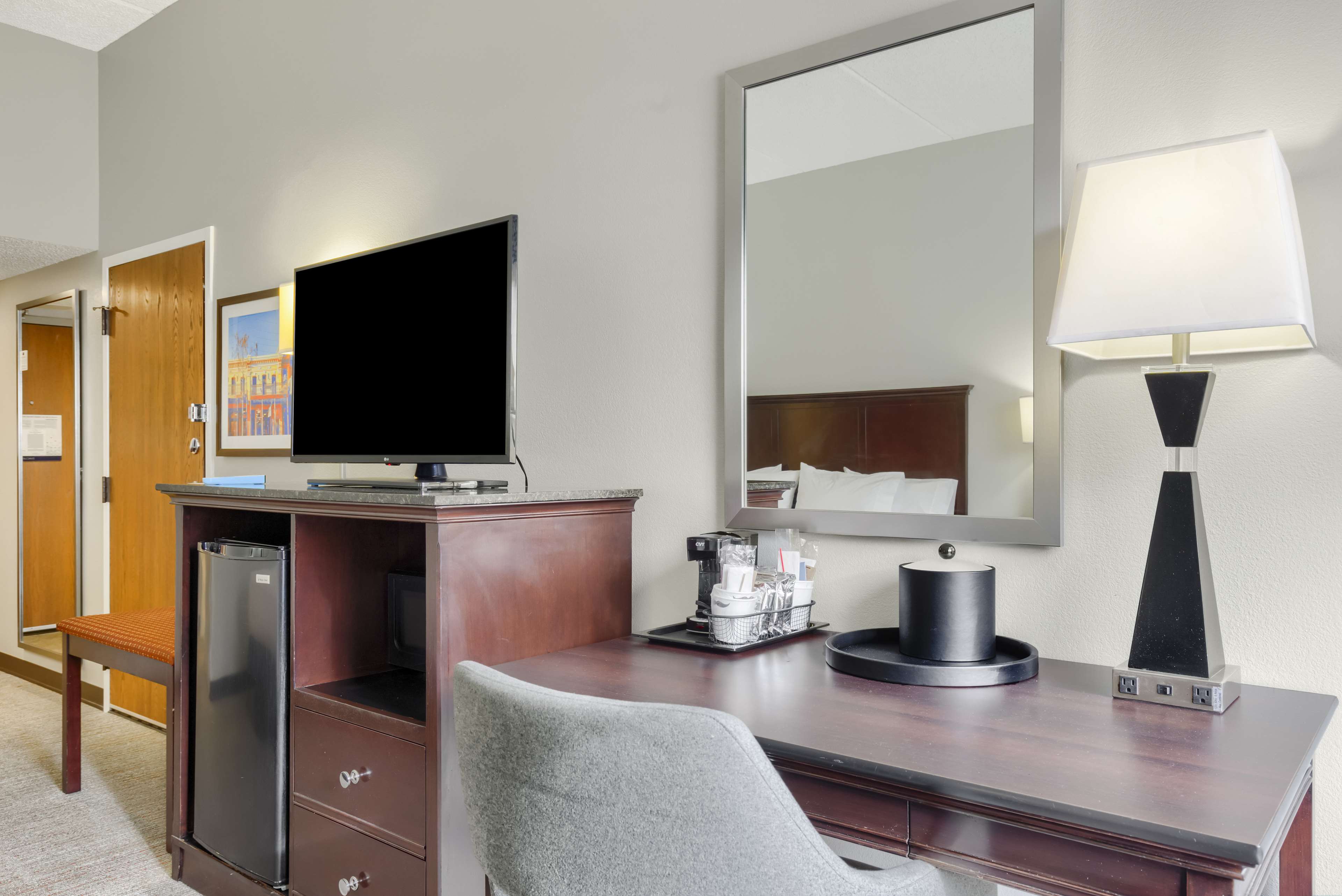 Hampton Inn by Hilton Mobile-I-10/Bellingrath Gardens - Tap to explore photos