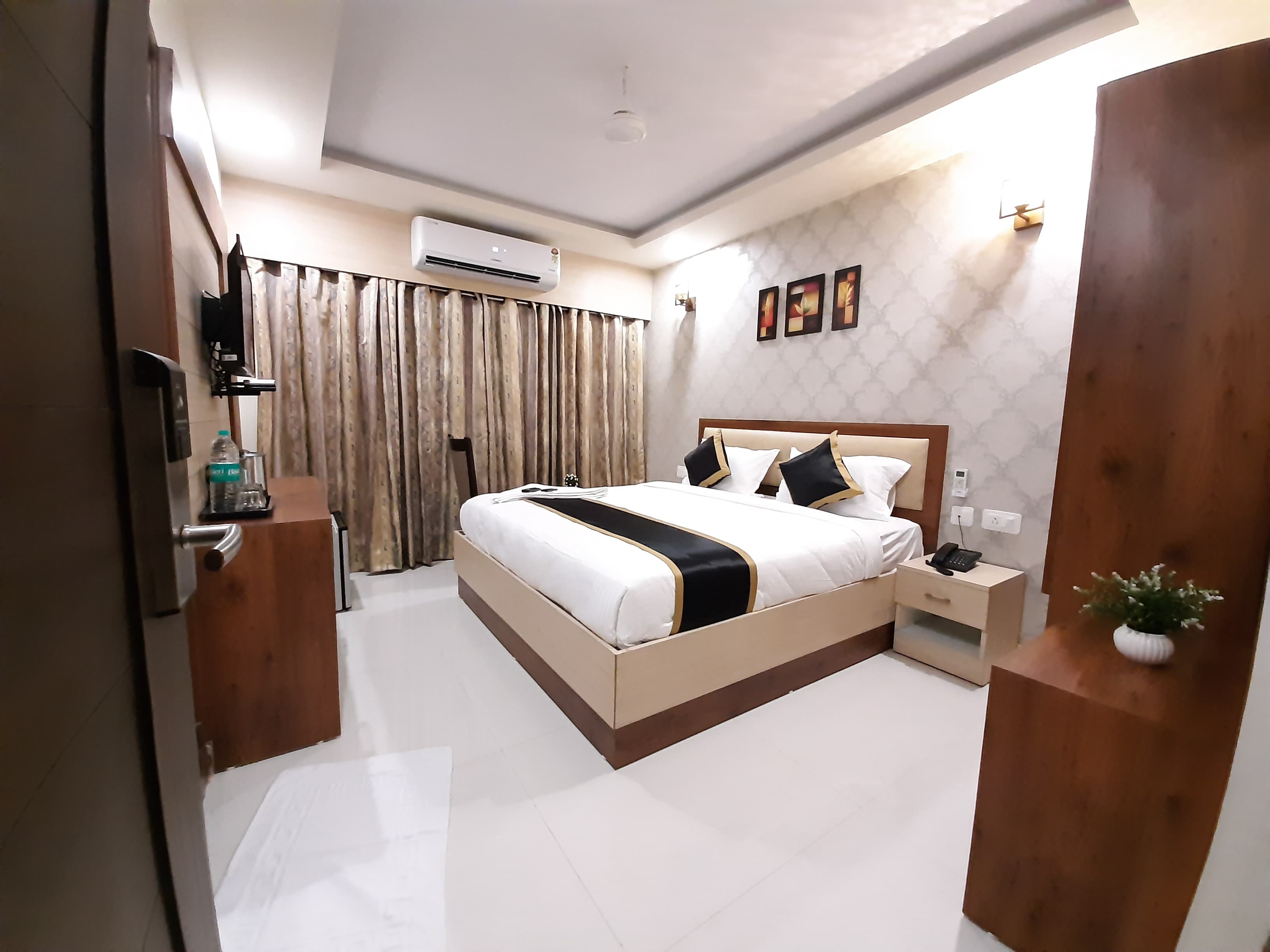 Liza Regency Near Chennai Central Railway Station Opp to Jawaharlal Nehru Stadium - Tap to explore photos