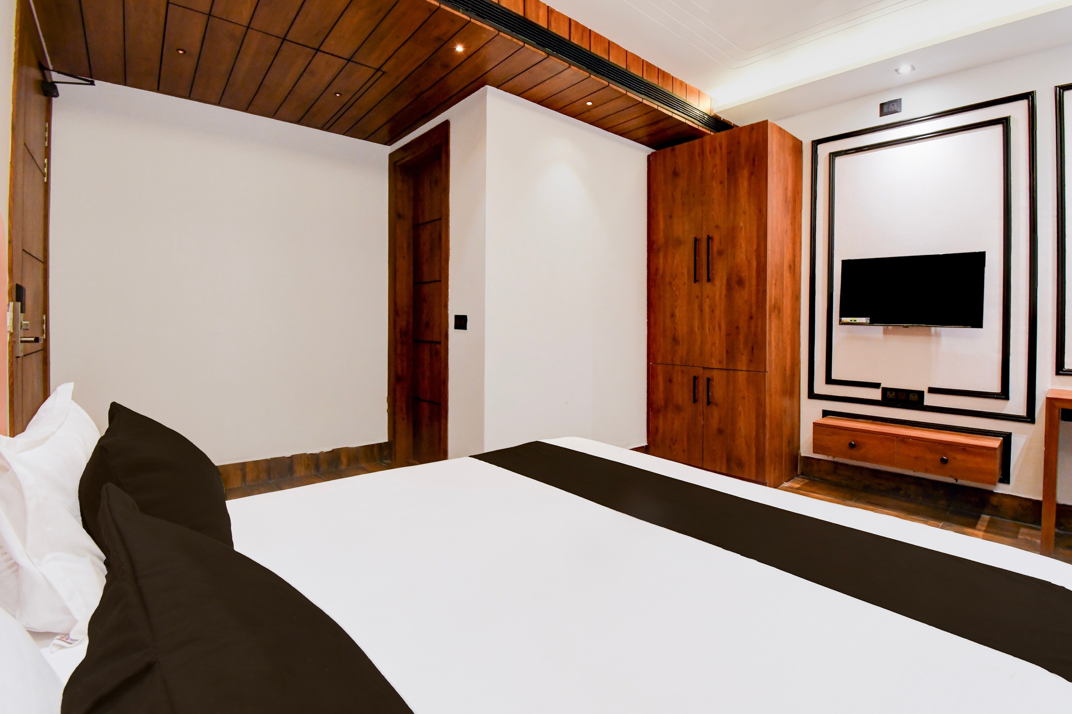 Hotel O Sky Inn - Tap to explore photos