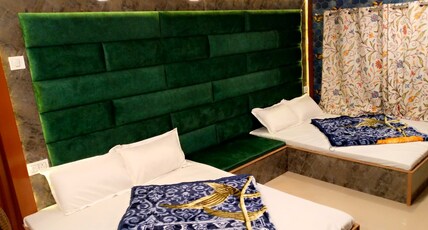Hotel Rooma Room Type - Super Deluxe Room 4 Bed