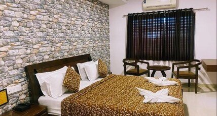 HOTEL PATEL'S INN Room Type - Luxury Room
