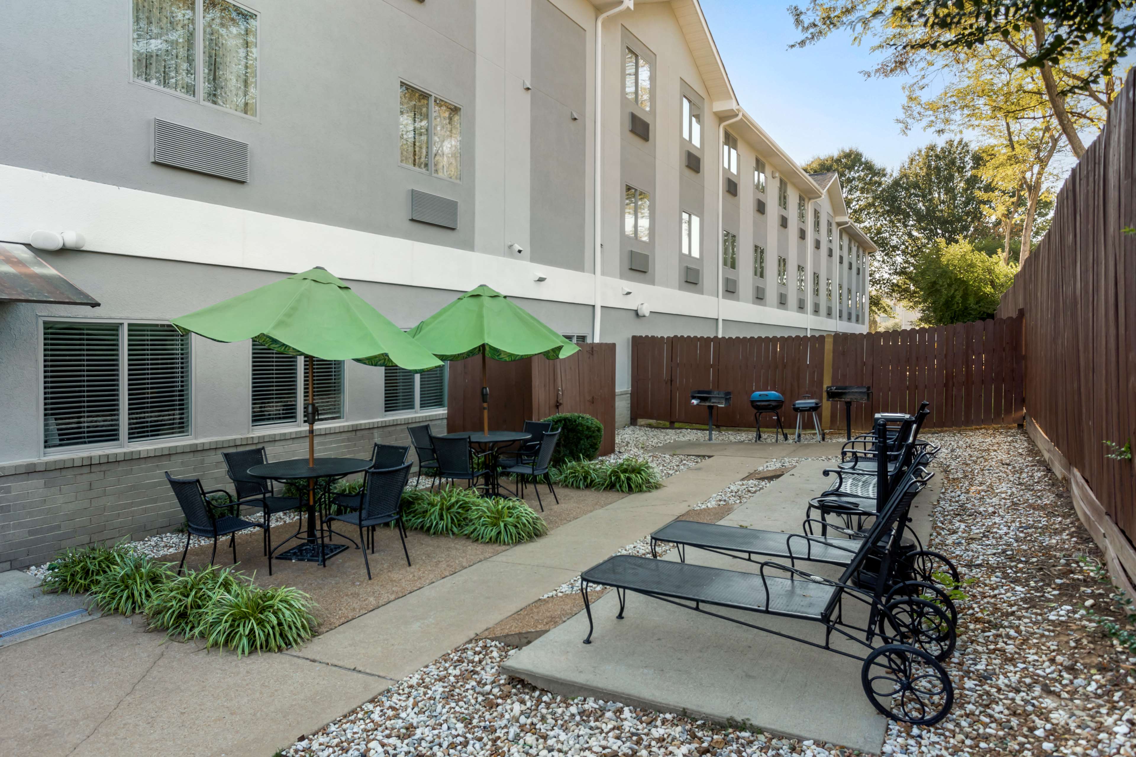 Best Western Plus Searcy Inn - Tap to explore photos