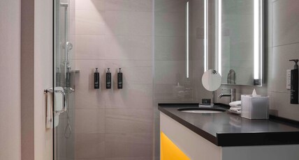 Hilton Buena Park Room Type - 1 KING HEARING ACCESSIBLE