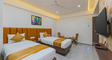 Hotel The Golden Oaks Room Type - Deluxe Twin AC Room