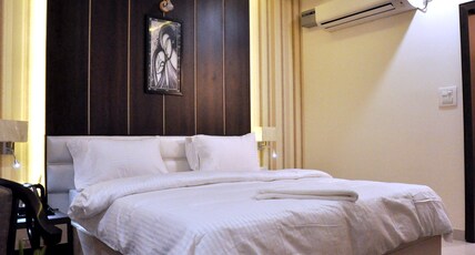 The Bellevue - 1.5km from Railway Station Room Type - Economy Room