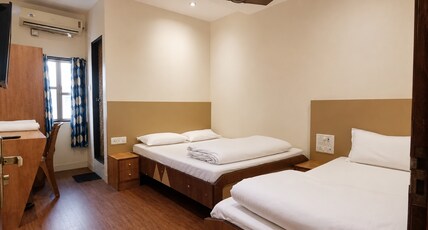 HOTEL VOLGA 2 Room Type - Deluxe Triple Room