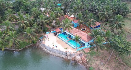 Blue Lagoon Home Stay Room Type - River Mist Deluxe Pool And River View