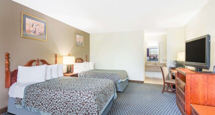 Days Inn by Wyndham Arlington Pentagon Room Type - 2 Double Beds, Non-Smoking