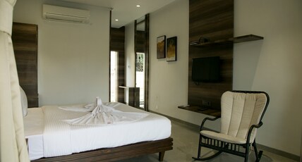 Hotel Girija Room Type - Super Deluxe Valley Facing Room