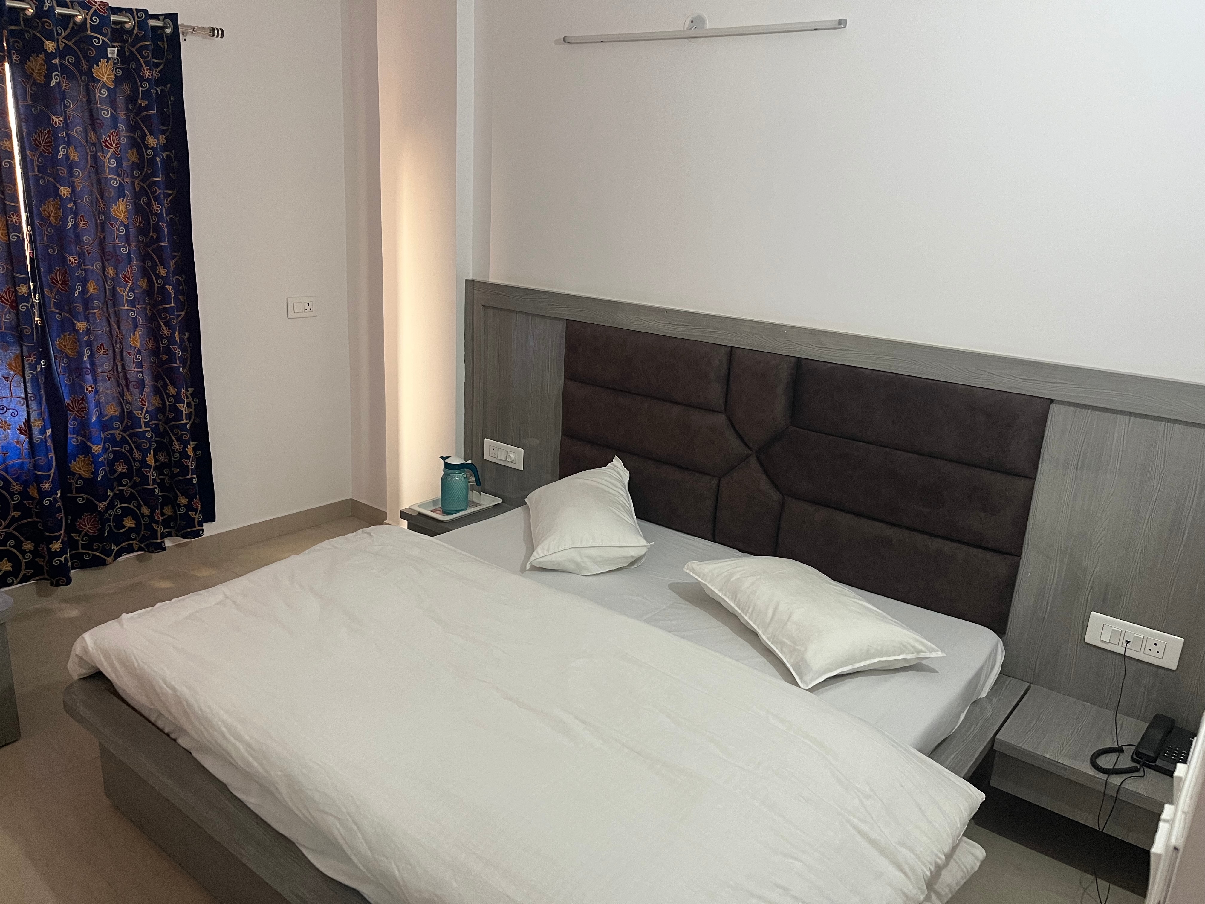 Hotel Dubey Inn - Tap to explore photos