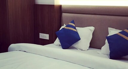 Kingston House Vibhuti khand Room Type - Super Deluxe Room