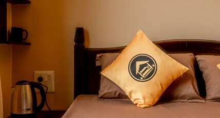 The Hosteller Bam Bir Room Type - Deluxe Double Room with Balcony and Hill View