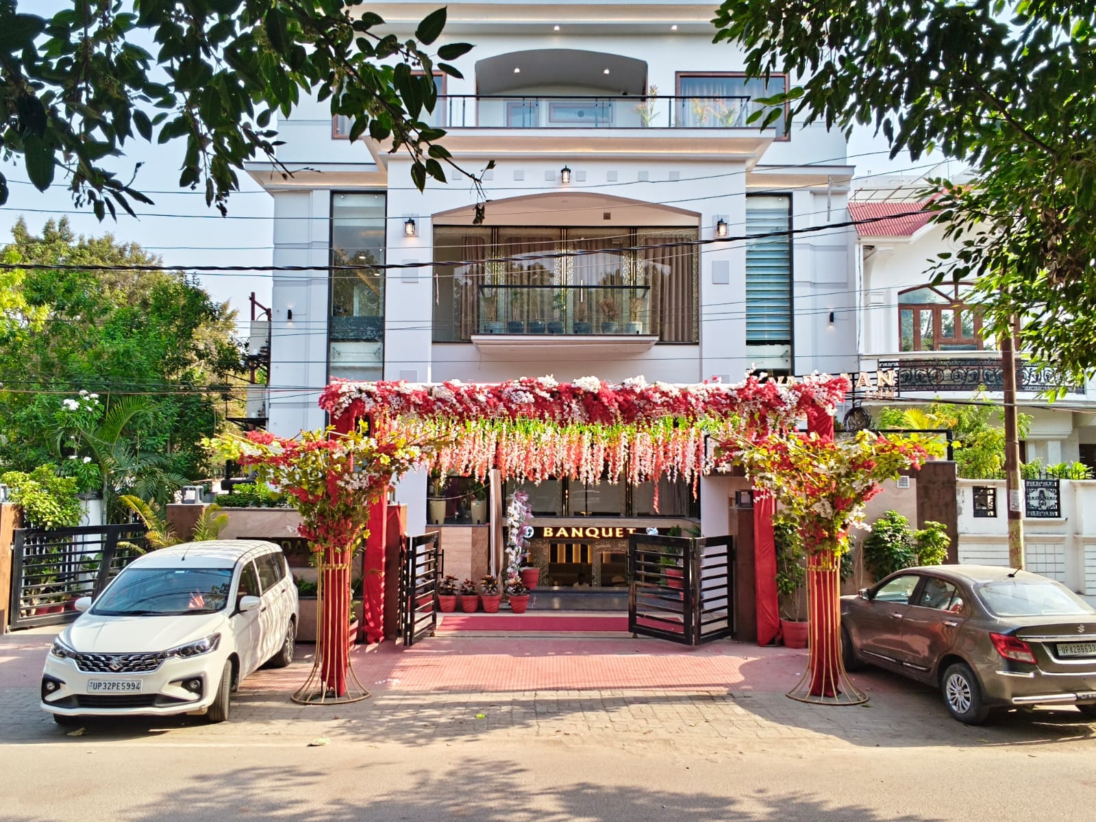 Hotel Vardaan Inn - Tap to explore photos