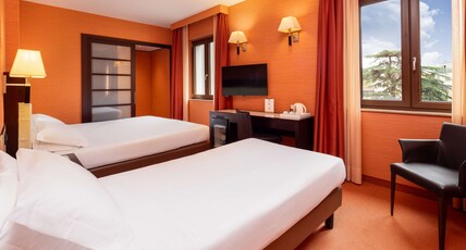 Best Western Gorizia Palace Hotel Room Type - 1 King 1 Single, Standard Room