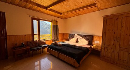 Misfits Hostel and Cafe Room Type - Private Room with Ensuite washroom and Balcony