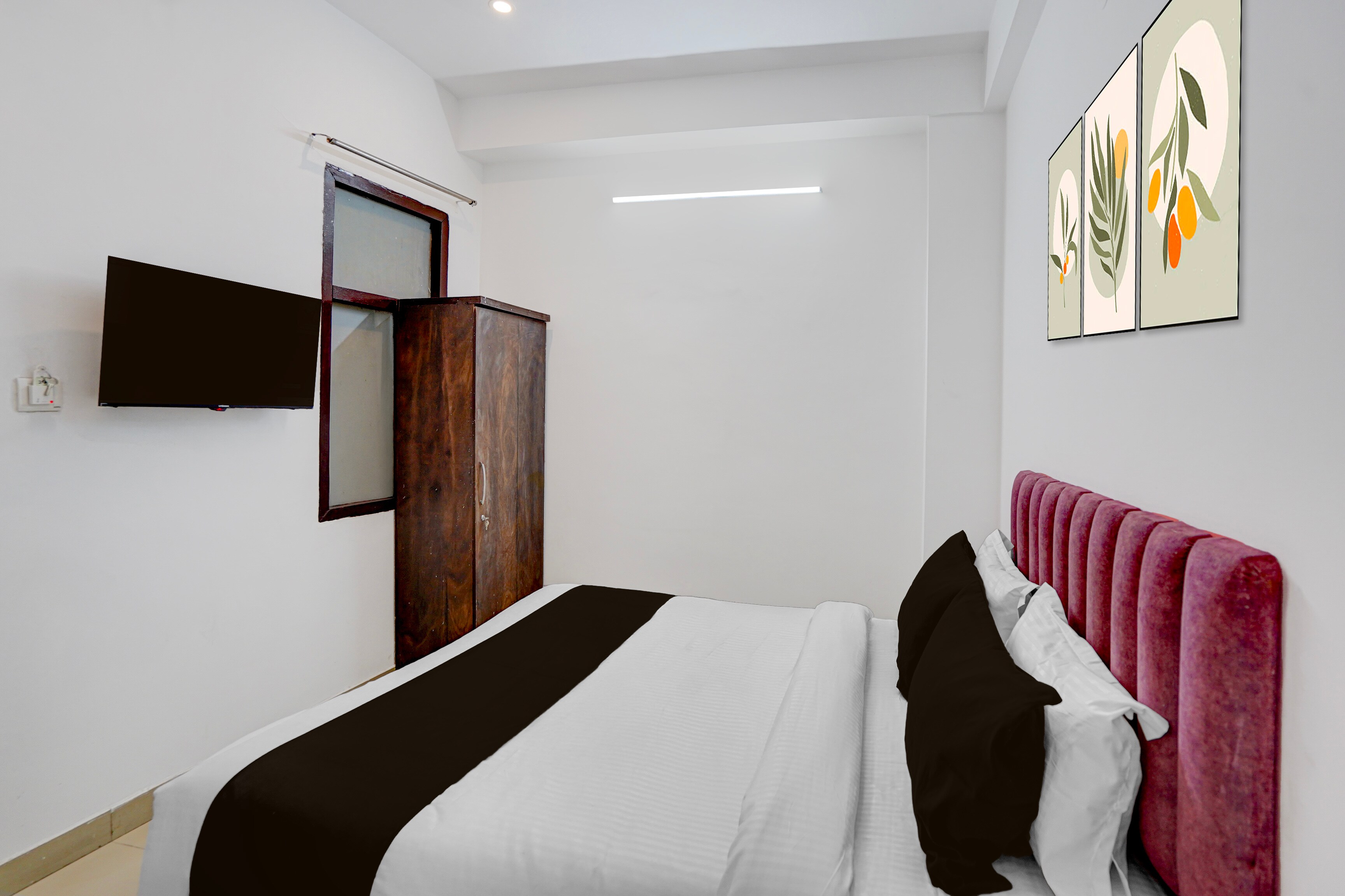 Hotel O Gomti Nagar Station Formerly Insight Inn - Tap to explore photos