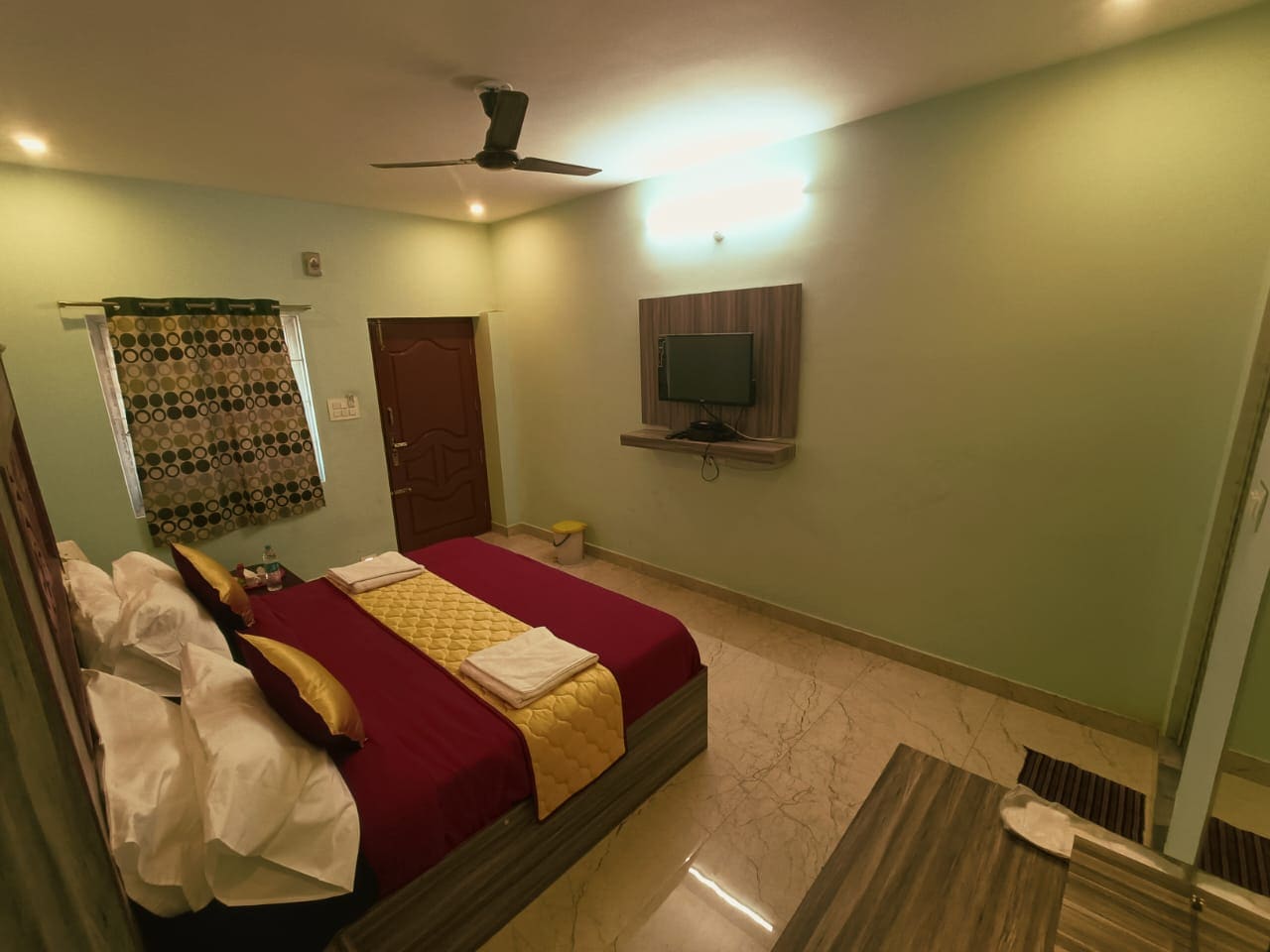 Cloud Residency Yercaud-Near Bus Stand and Lake - Tap to explore photos