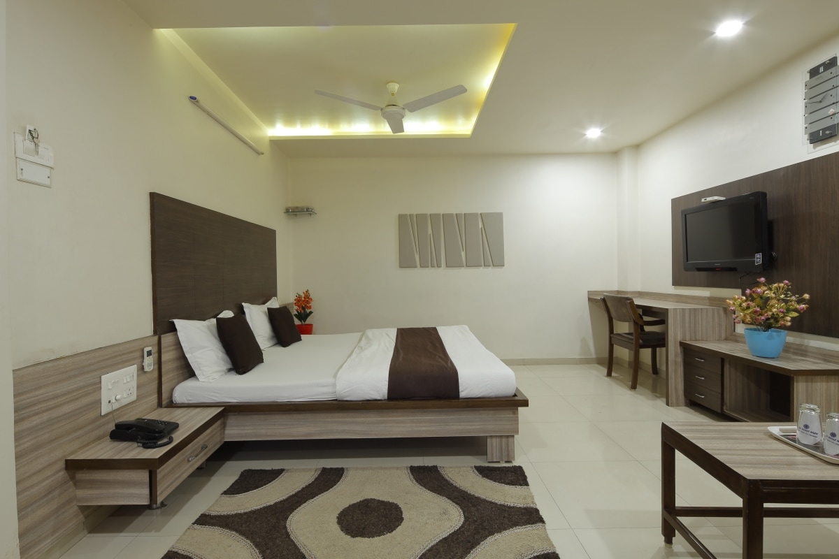 Hotel Good Night - Tap to explore photos