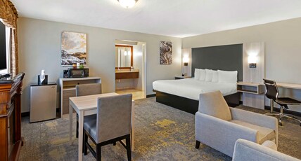 Best Western Plus Weston Inn Room Type - 1 King Bed, Non-Smoking, Junior Suite, Whirlpool, Microwave And Refrigerator, Wi-Fi, Full Breakfast
