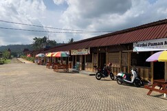 Capital O 93437 Embung Banteran CottageNearLapangan Banteran