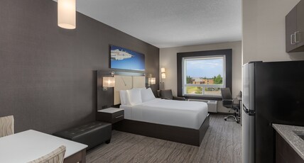 Holiday Inn Express & Suites COLD LAKE Room Type - 1 Queen Standard