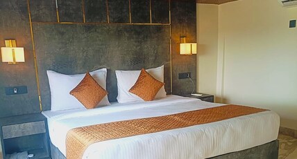 ShriGo Hotel Banaras Room Type - Royal duplex suite