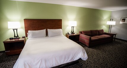 Holiday Inn Express Hickory - Hickory Mart Room Type - 1 King Bed Standard Sofa Bed Holiday Inn Express Hickory - Hickory Mart Room Type - 1 King Bed Standard Sofa Bed