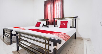 OYO 94774 Mulia House Room Type - Indonesia Deluxe Twin
