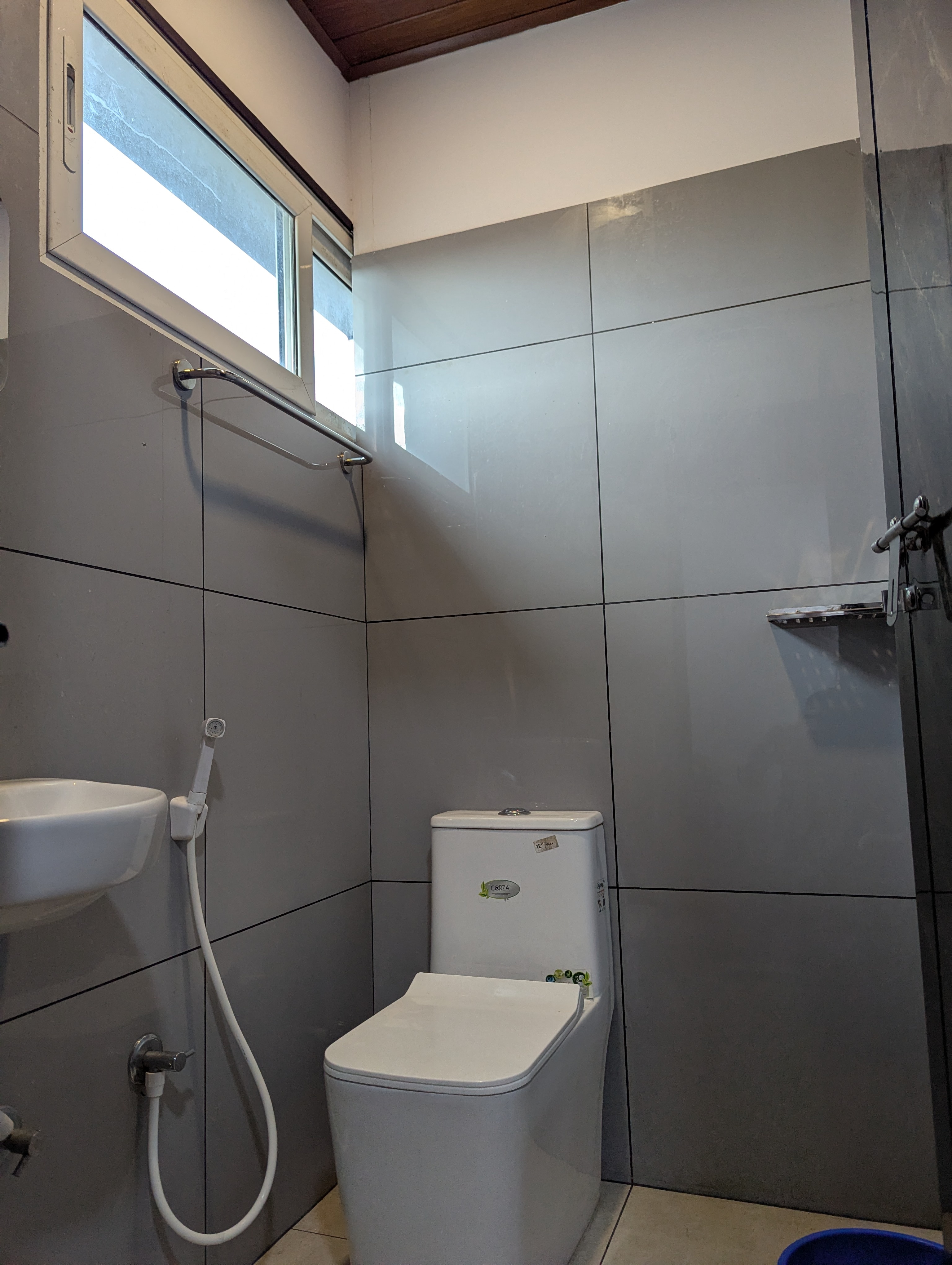 UNIVERSAL RESIDENCY - Tap to explore photos