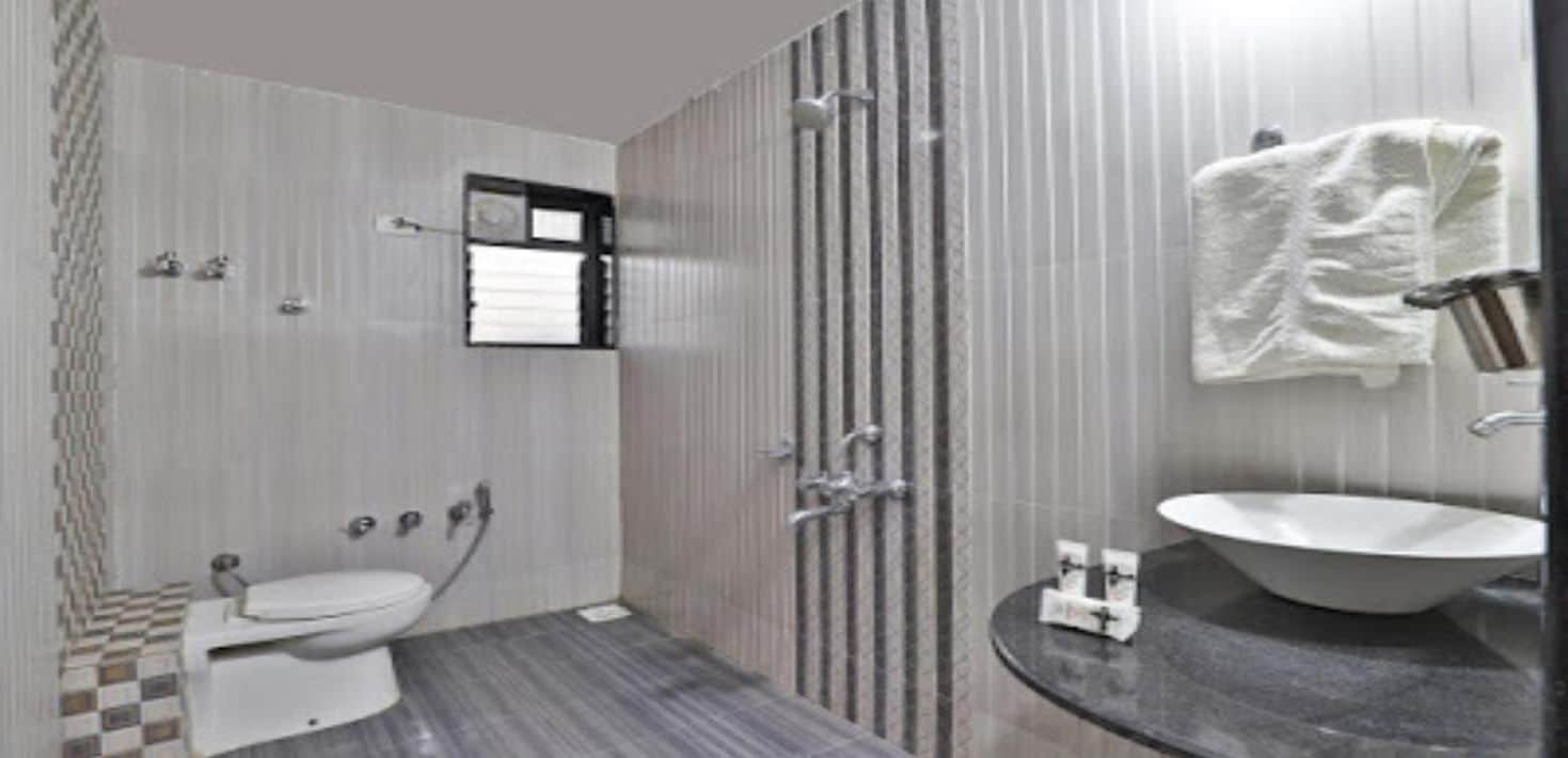 Hotel Suraj Inn - Tap to explore photos