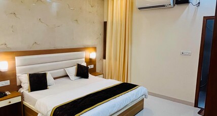 SHRI RAMAN NIWAS NEAR BANKE BIHARI Room Type - Bedroom 6