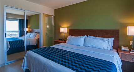 Holiday Inn Express Cabo San Lucas Room Type - 1 King Bed Suite