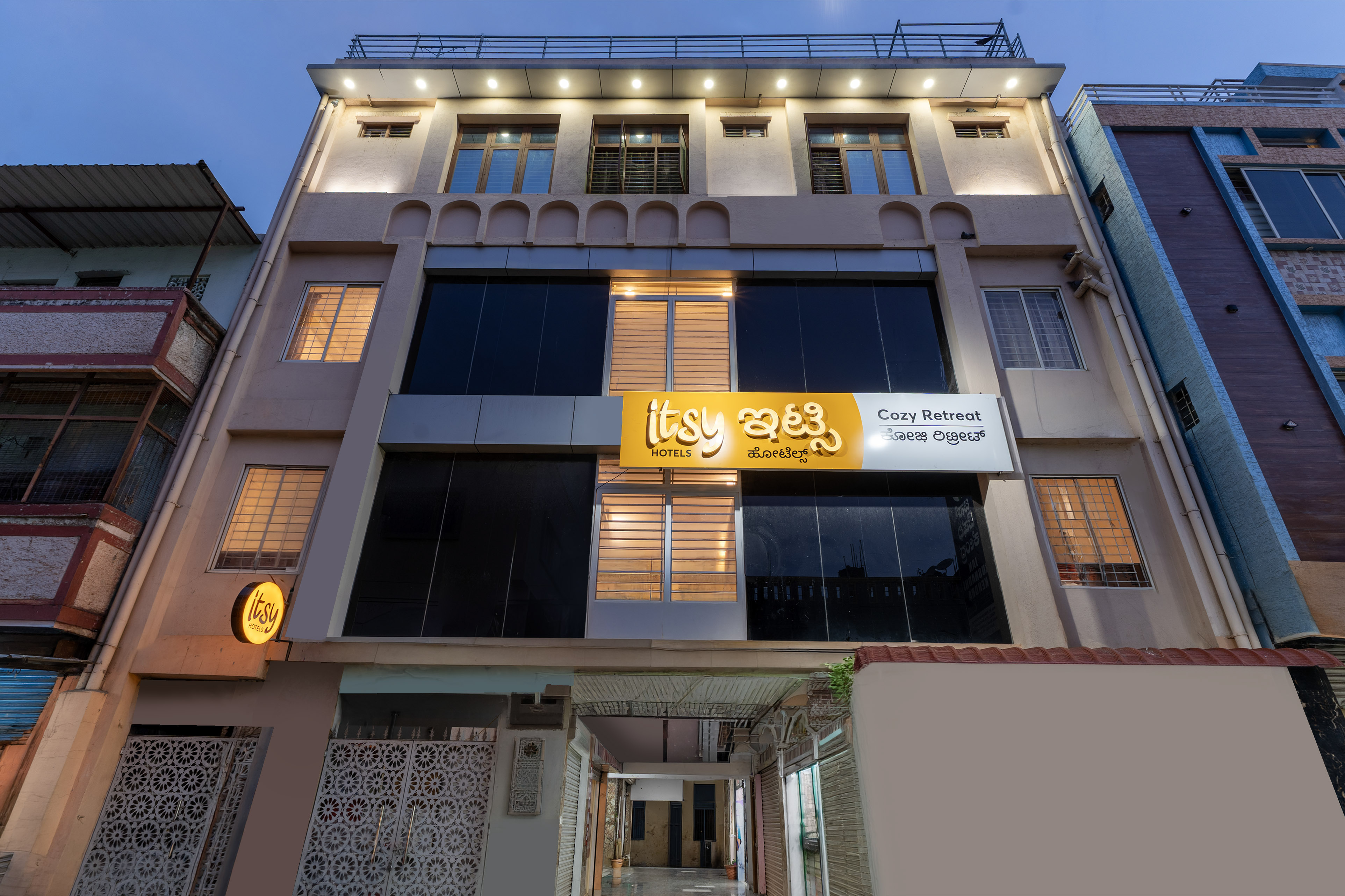 Itsy Hotels Cozy Retreat - Near Mysore Palace & Zoo - Tap to explore photos