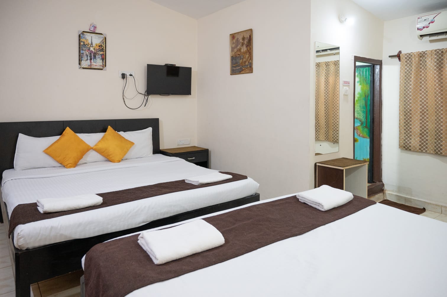 Martin holiday home Baga - Tap to explore photos