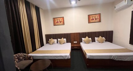 HOTEL THE JMC Room Type - Deluxe AC Family Room