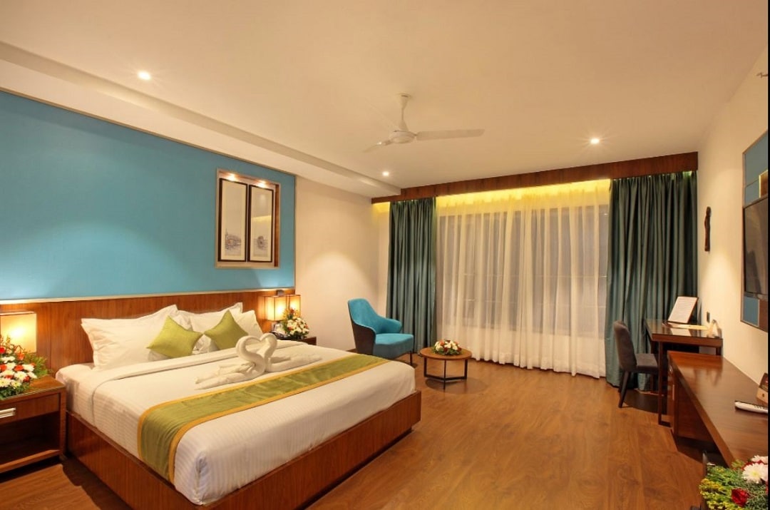 Hotel Ceasar Palace - Tap to explore photos