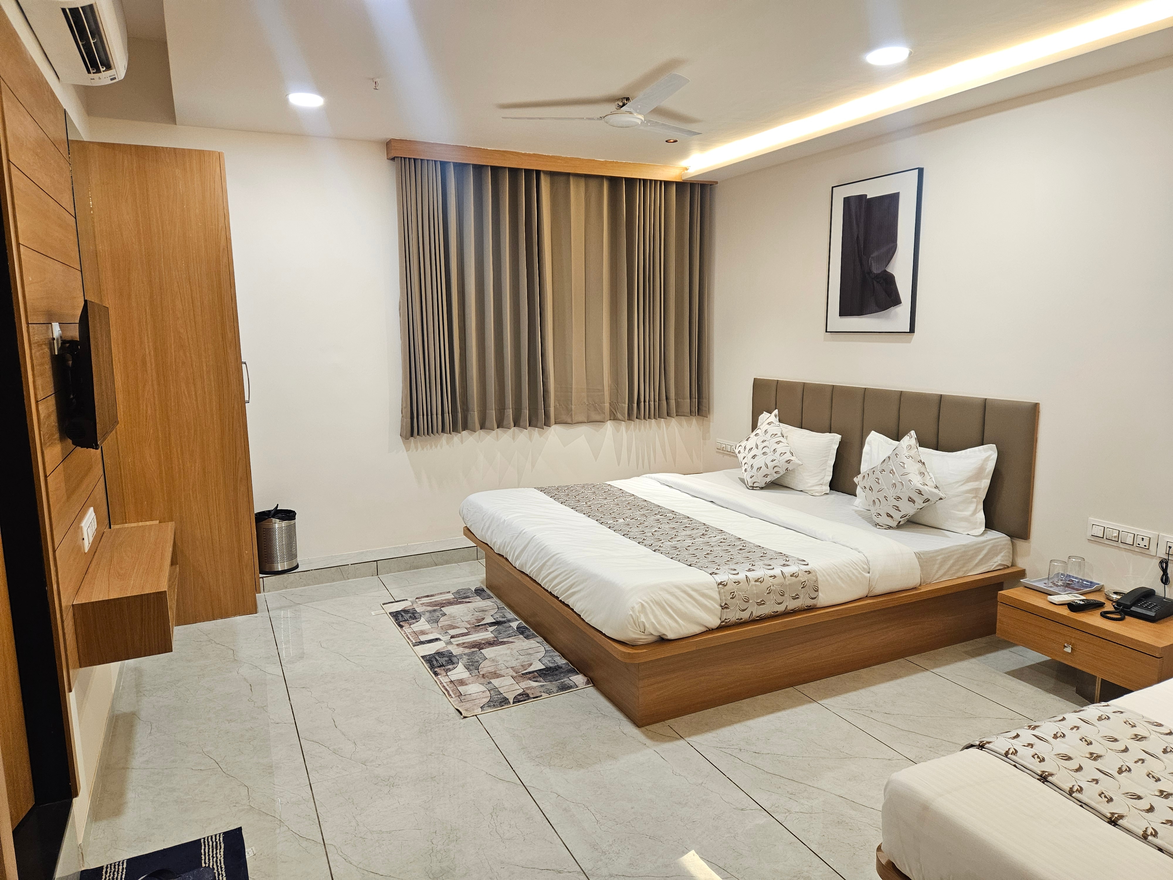 HOTEL VISTARA LUXE - Tap to explore photos