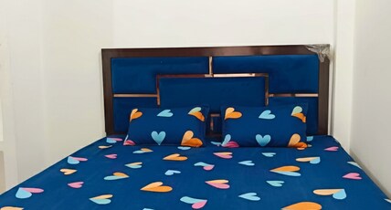 Shiv Ram Guest House Room Type - AC ROOM TRIPLE BED