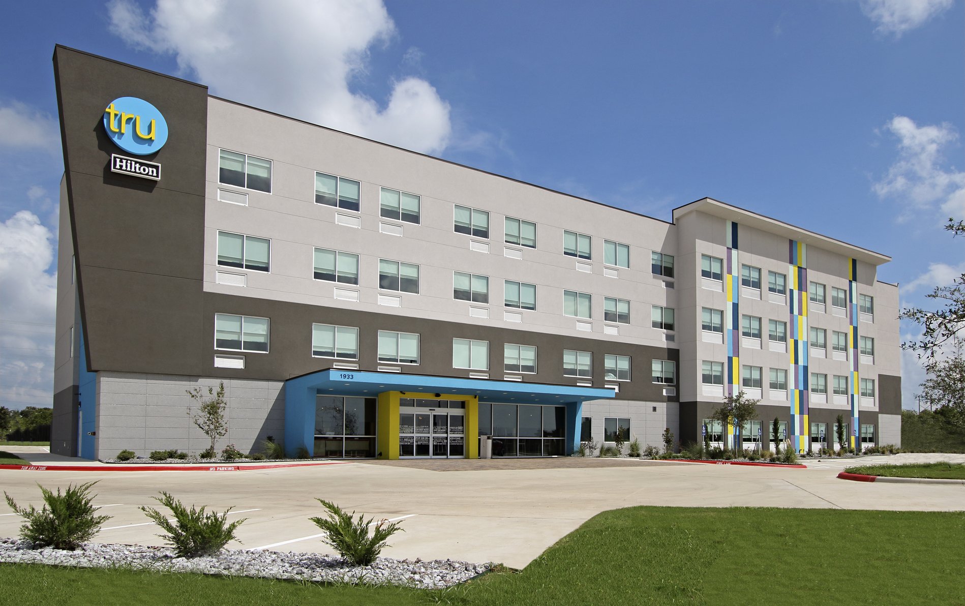 Tru by Hilton Bryan College Station - Tap to explore photos