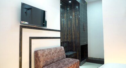 Om Guest House Room Type - Deluxe room without AC