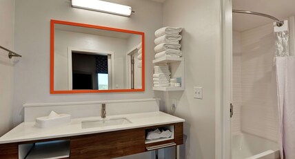 Hampton Inn & Suites by Hilton Tucson Marana Room Type - 1KN STDO MIC FRIDG WTBR NS