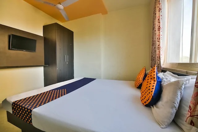 MGH Hotel Mahaveer - Tap to explore photos