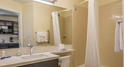 Candlewood Suites Del City Room Type - 1 Queen Bed Studio Suite Comm Access