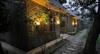 Moonshine Villa Room Type - Bamboo Cottage w Mountain view