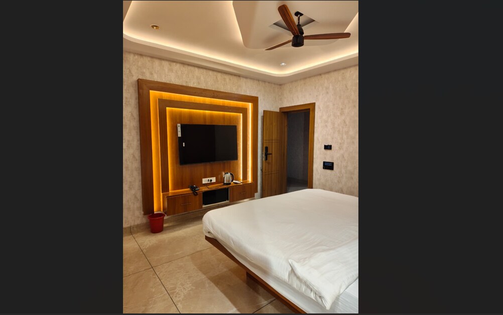 Sri Sapthagiri Luxury Comforts - Tap to explore photos