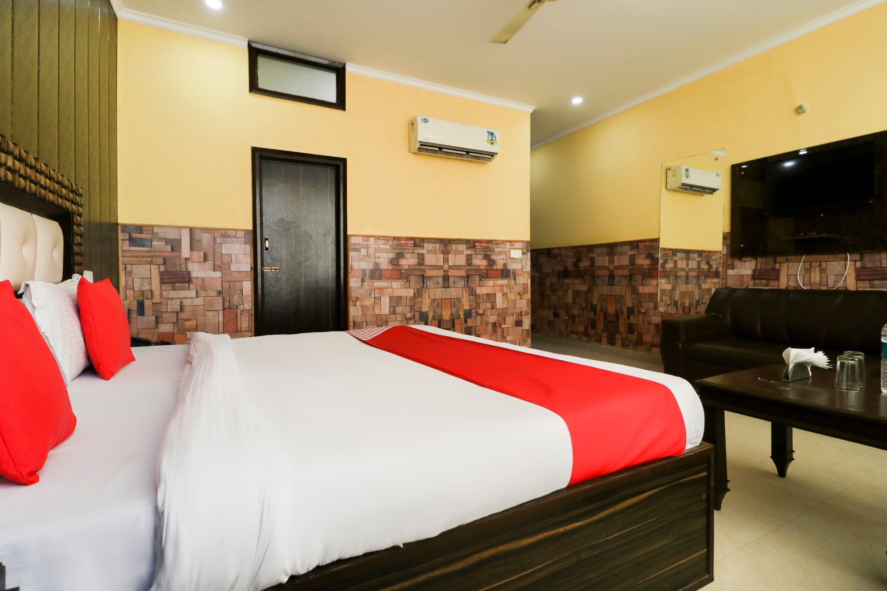 Hotel O Kuber 7 - Tap to explore photos