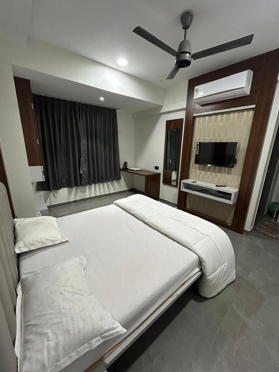 HOTEL URBAN IN LUXURY LODGING - Tap to explore photos