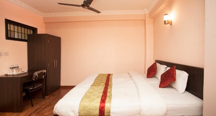 OYO 818 Hotel Queen Tower Room Type - Suite